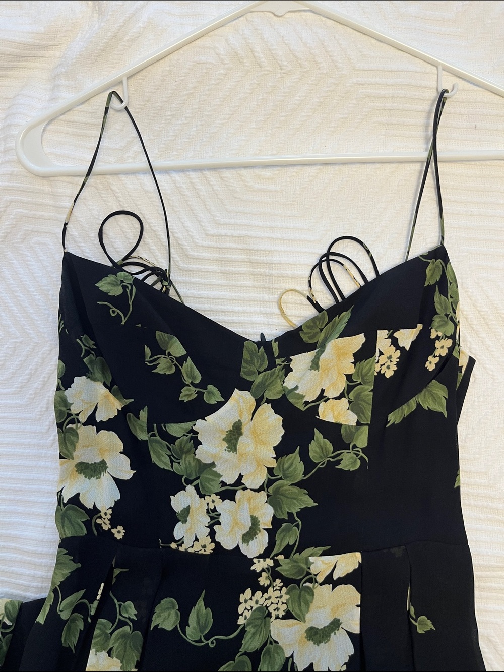 Reformation Jaelyn Dress in Epernay | Black Floral Size 6, Like New - Picture 3 of 7